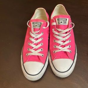 Hot pink Converse. Men’s size 7/ women’s size 9. Super cute!